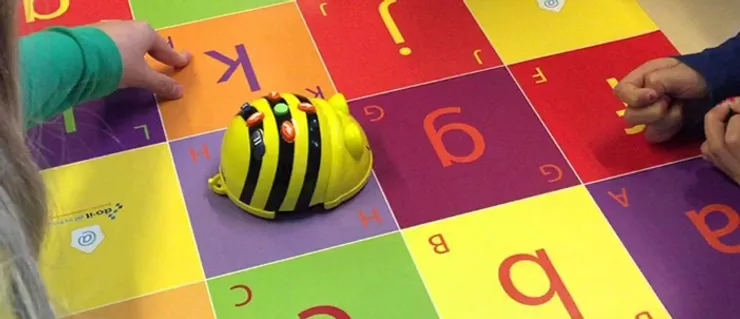 bee bot coding infanzia